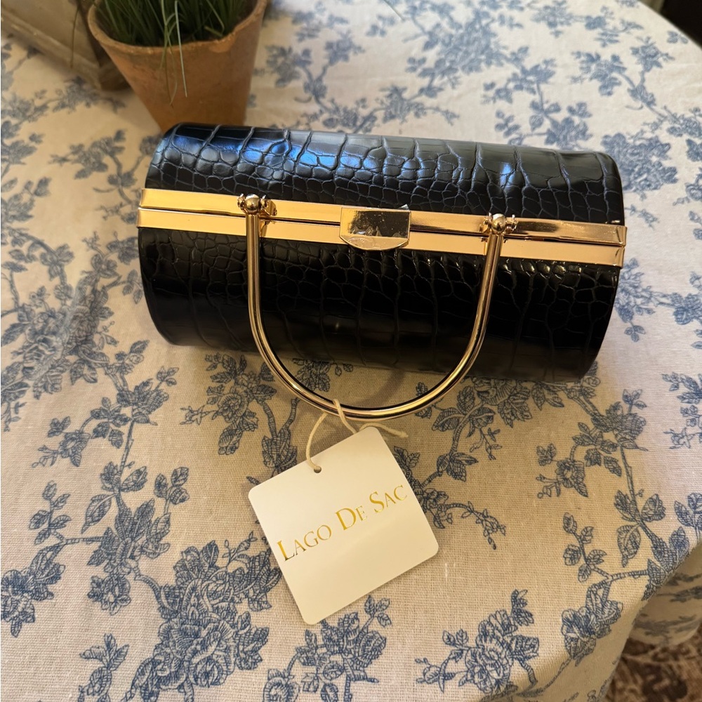 Black Croc-Embossed Wristlet/Clutch/Crossbody/Shoulder Bag